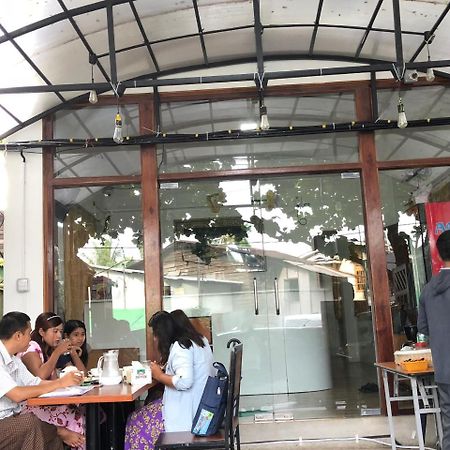 The Lodge Yangon Poshtel エクステリア 写真