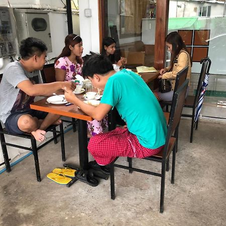 The Lodge Yangon Poshtel エクステリア 写真
