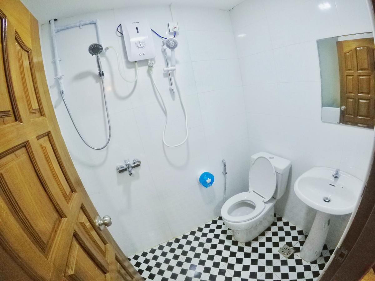 The Lodge Yangon Poshtel エクステリア 写真