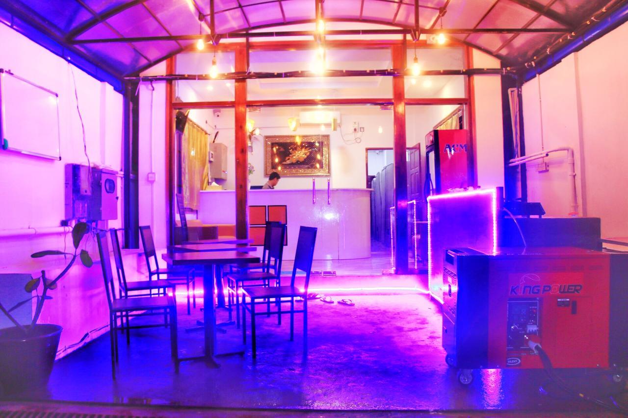 The Lodge Yangon Poshtel エクステリア 写真