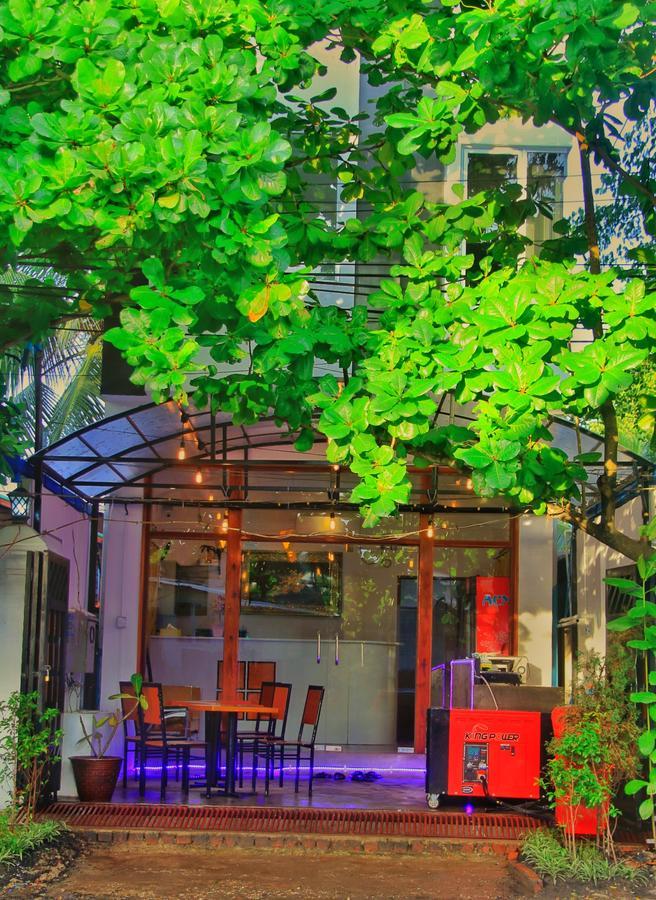 The Lodge Yangon Poshtel エクステリア 写真