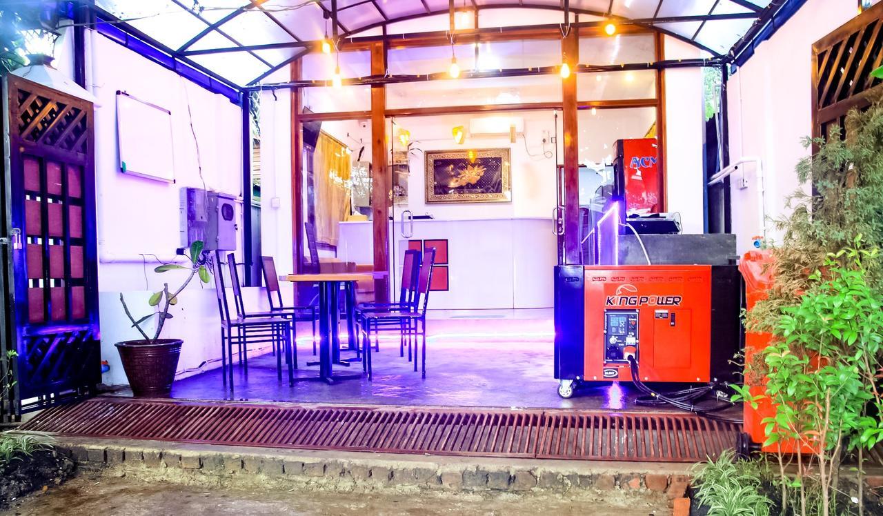 The Lodge Yangon Poshtel エクステリア 写真