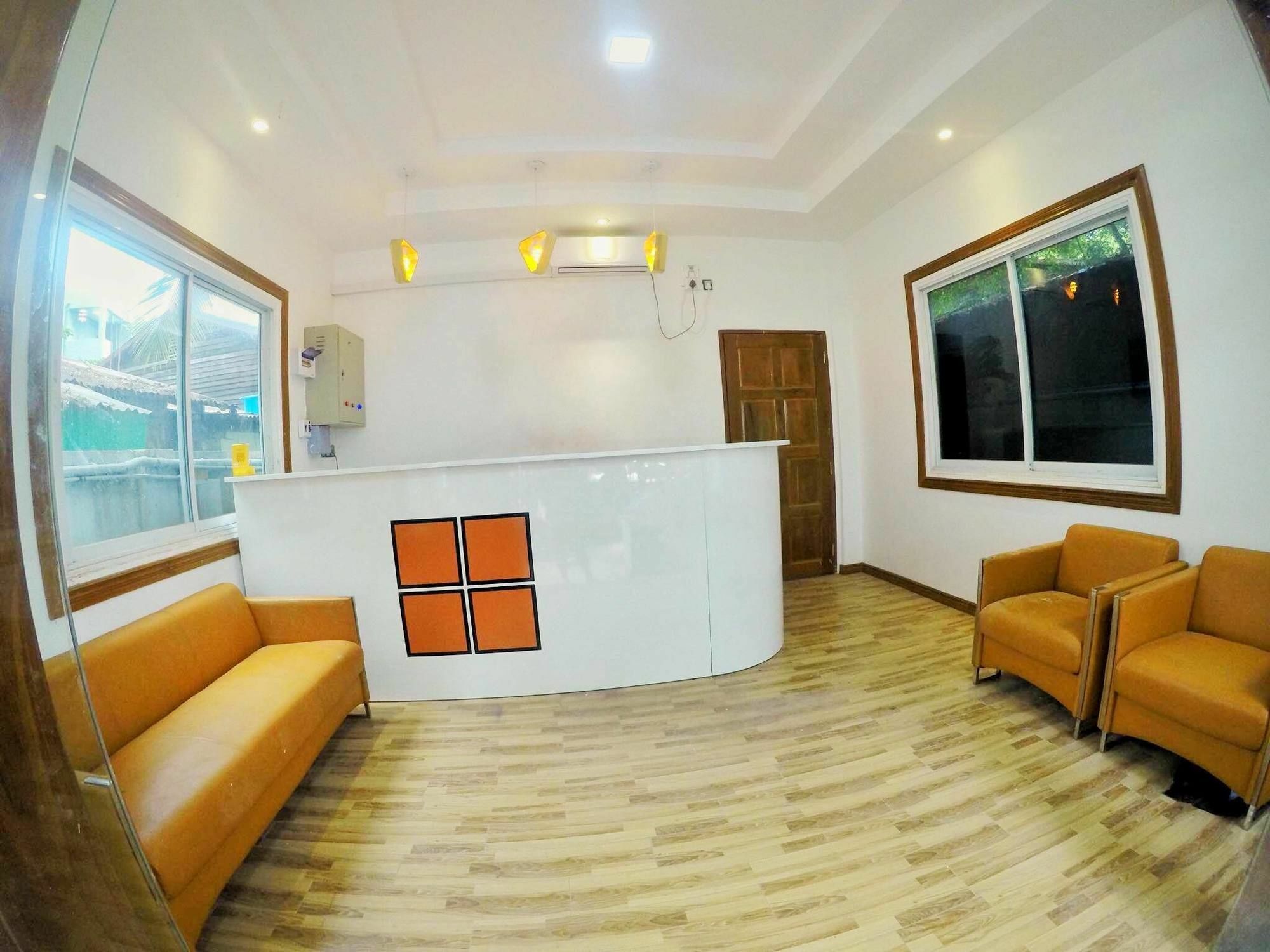 The Lodge Yangon Poshtel エクステリア 写真