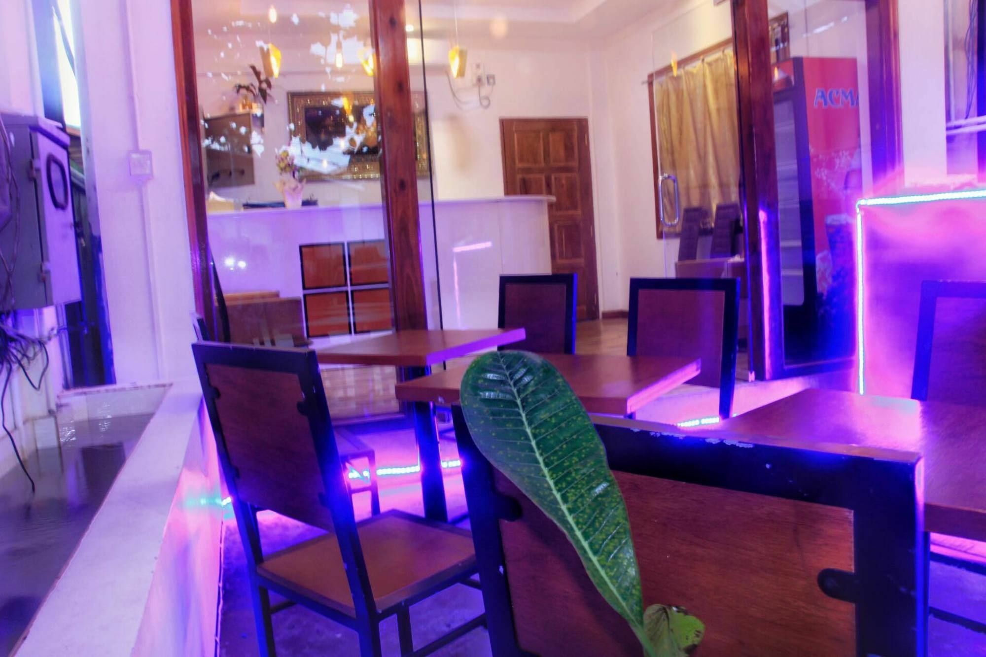 The Lodge Yangon Poshtel エクステリア 写真